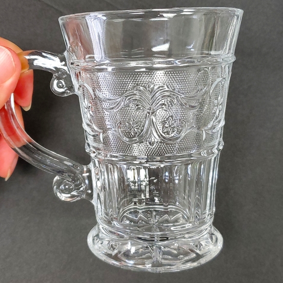 - Vintage set of 4 clear cut glass mugs - Picture 2 of 8
